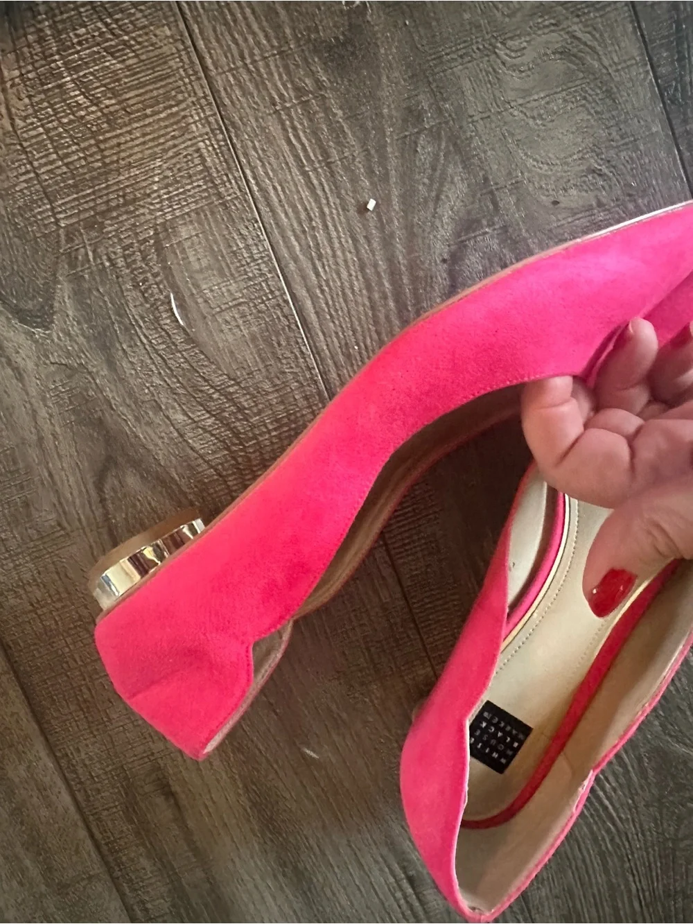 White House Black Market Hot Pink Pointed Scalloped Flat